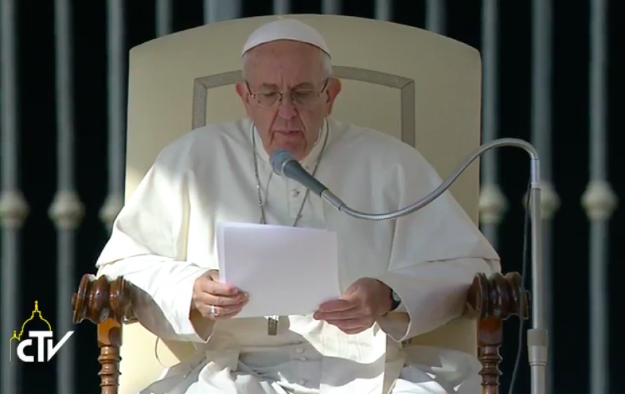 El Papa: «Cuando damos al necesitado se hace presente la misericordia de Dios»