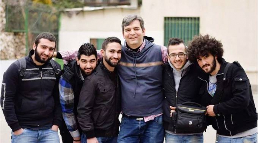 Aunque lluevan bombas y misiles, servimos a cristianos en Siria, dice sacerdote salesiano
