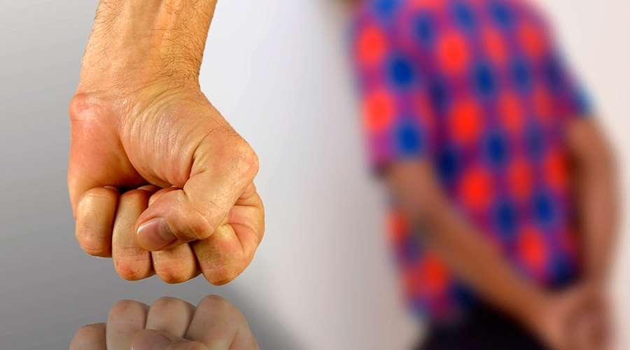 Jóvenes musulmanes matan a golpes a su compañero por ser cristiano en Pakistán