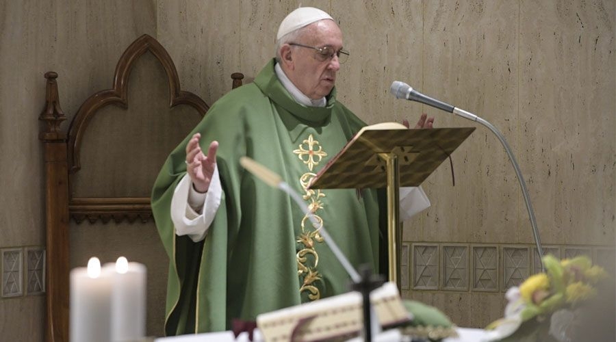 El Papa Francisco pide sacerdotes que sean pastores cercanos y no «patrones de finca»