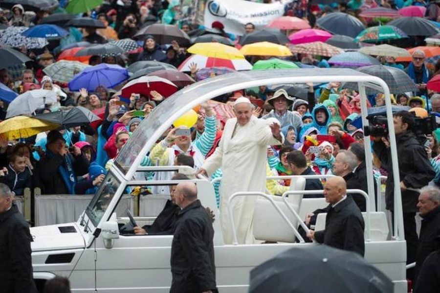 El Papa interroga a los jóvenes y les hace una propuesta: ¿Qué quieren hacer con su vida?