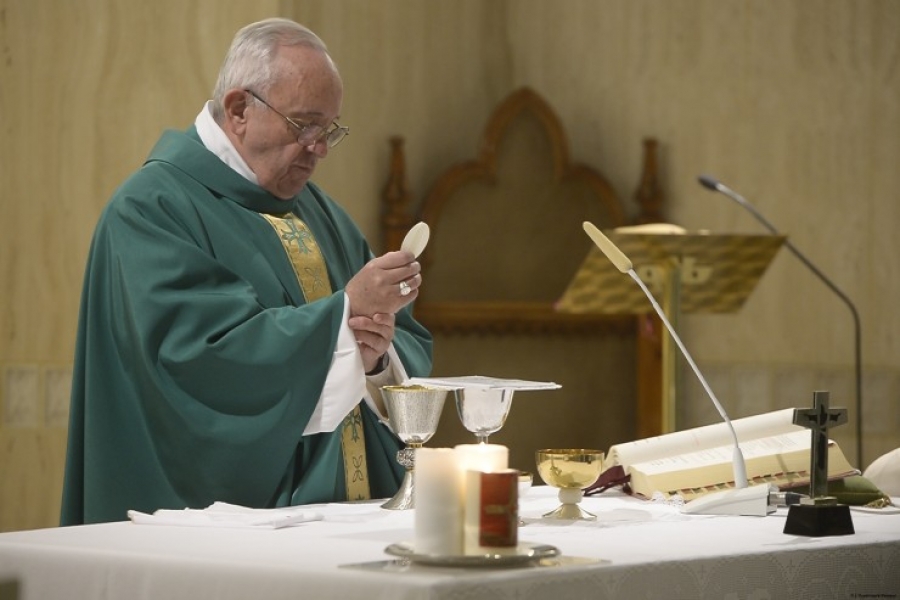 El Papa en Santa Marta invita a rezar por los enemigos