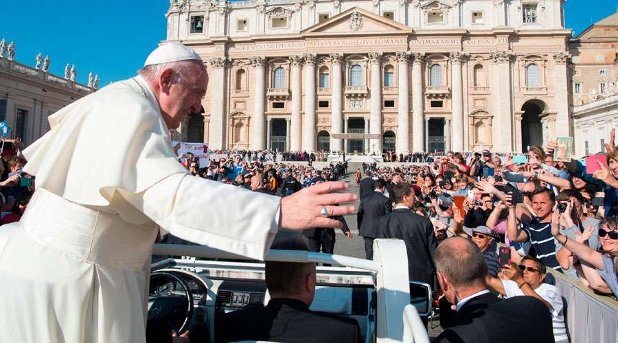 Francisco: Que Dios proteja al mundo entero del terrorismo y del maligno
