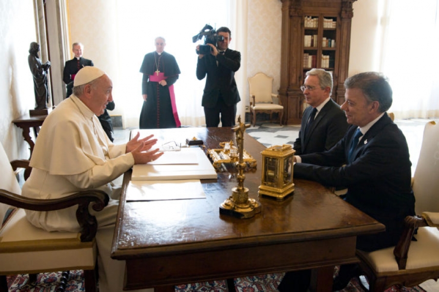 El Santo Padre habla de «cultura del encuentro» con Santos y Uribe