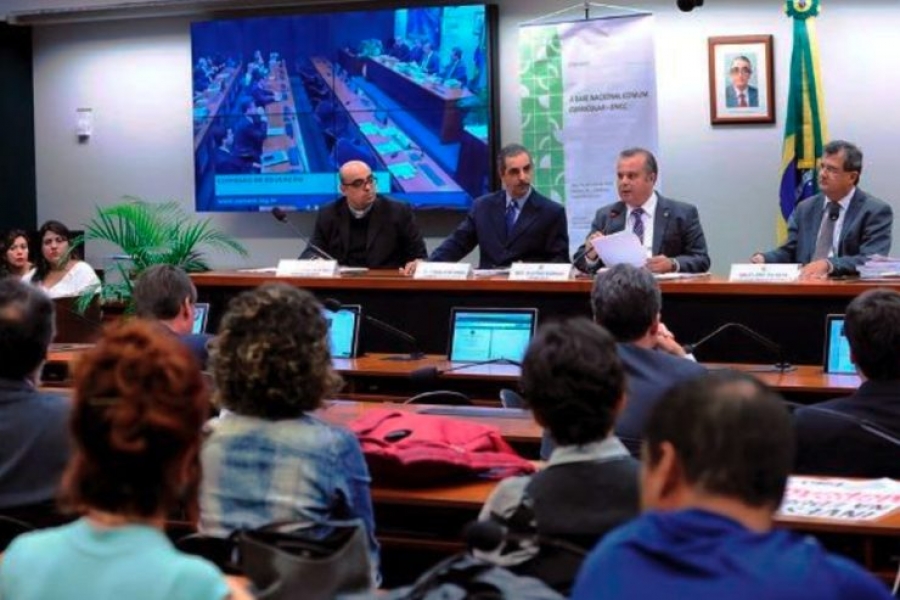 Brasil: temen que «el sistema único de educación» se vuelva una dictadura