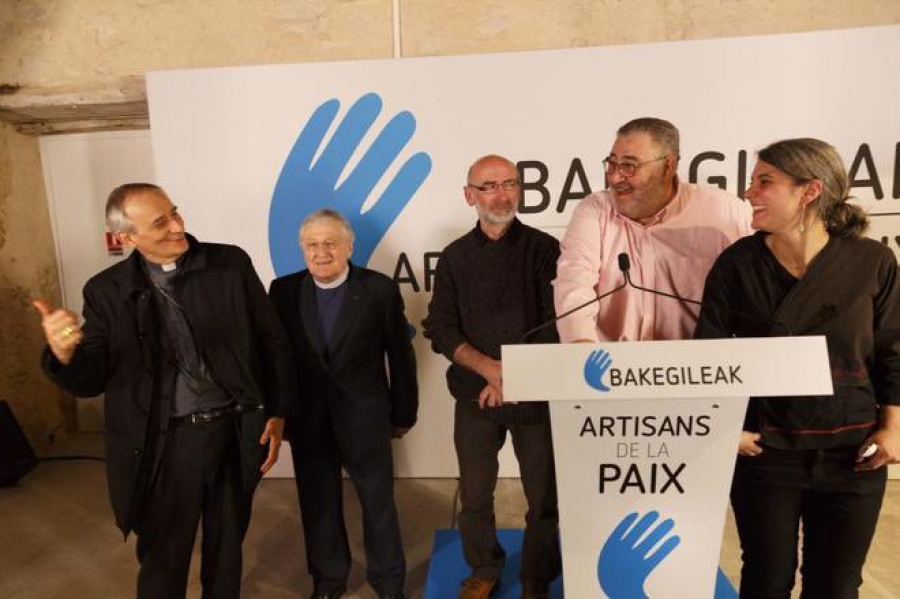 Vaticano: arzobispo participó «a título personal» en entrega de armas de ETA