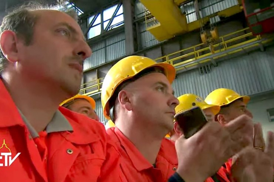 A los trabajadores en ILVA: &#039;Trabajo para todos, no subsidios, porque el trabajo da dignidad&#039;