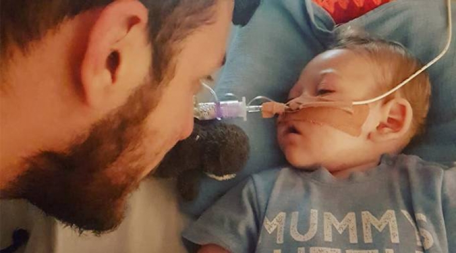 Charlie Gard: Otorgan ciudadanía permanente en Estados Unidos a él y su familia