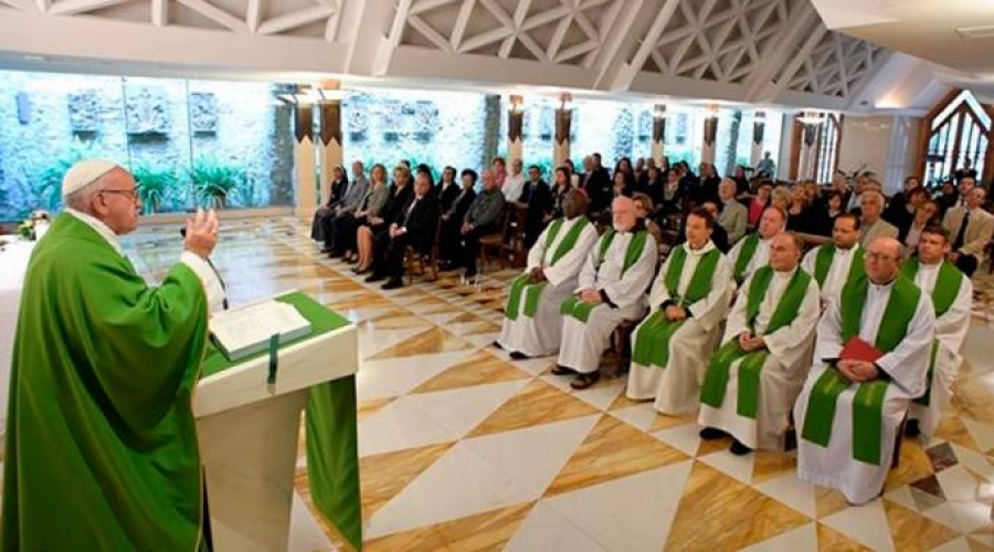 El Santo Padre pide pensar en los mártires de hoy cuando nos quejemos porque nos falta algo