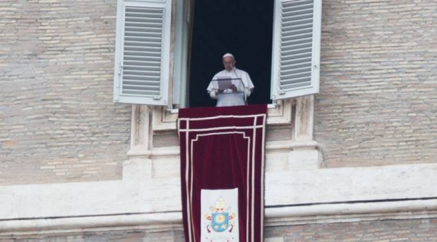Cuidado con los vicios y las ambiciones de poder que sofocan a Dios, alerta el Papa