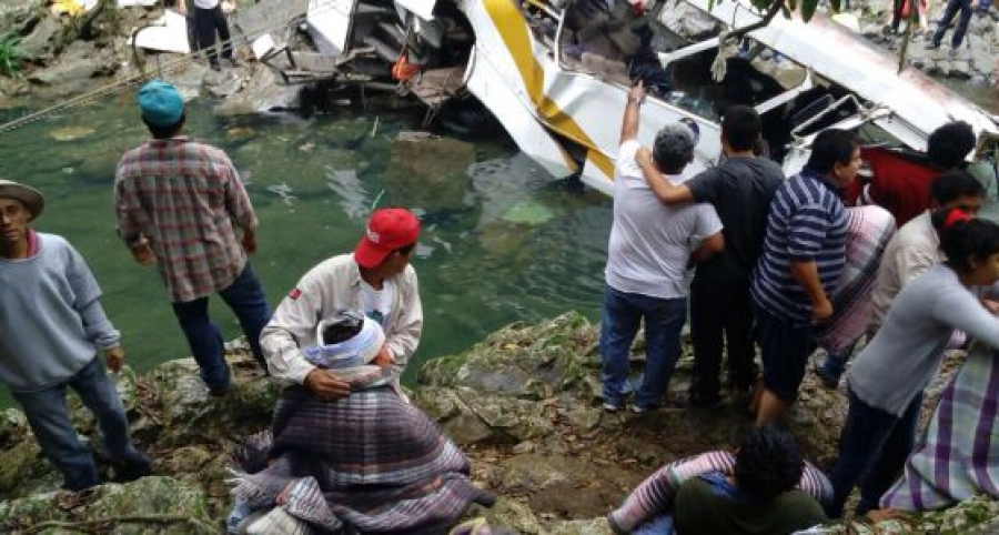 Más de 20 muertos en un accidente de autobús en México