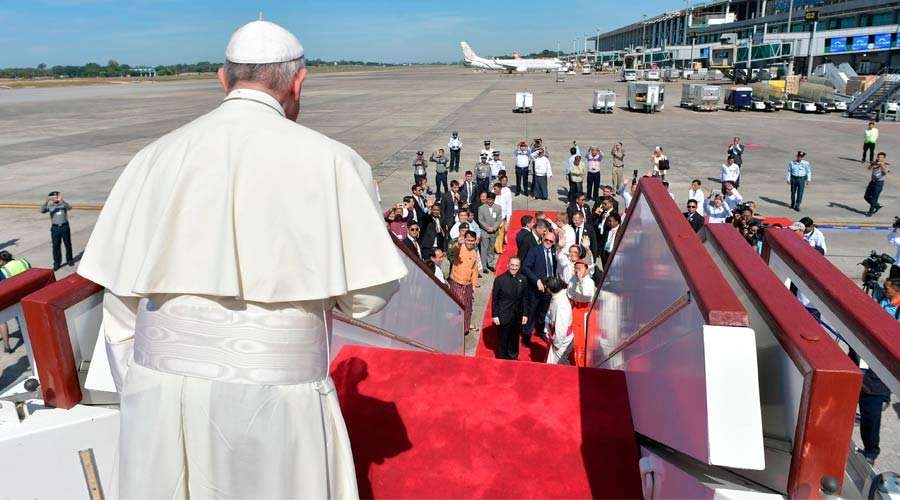 Texto del discurso del Papa Francisco a las autoridades y el cuerpo diplomático de Bangladesh