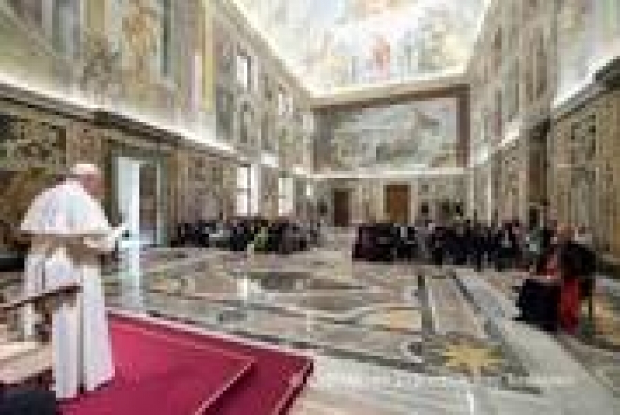 Francisco: La Iglesia no puede permanecer en silencio ante los niños y las mujeres de la calle