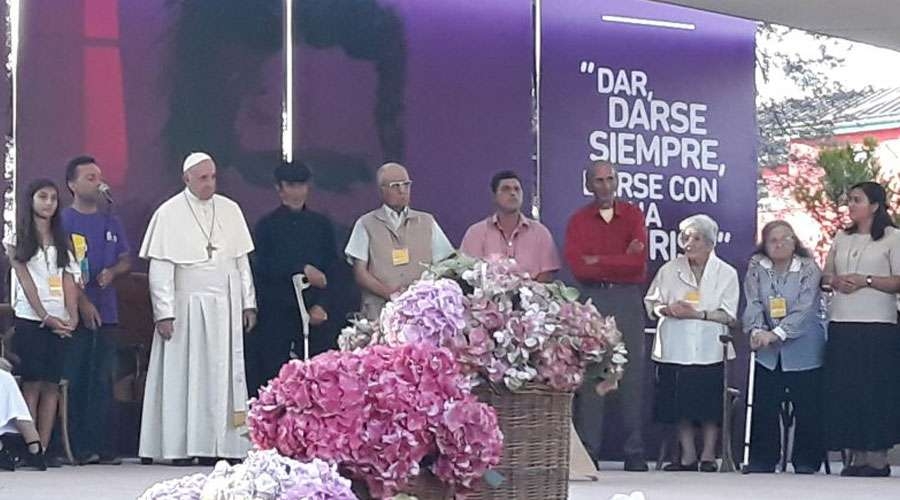 El Santo Padre rezó ante reliquias de San Alberto Hurtado, fundador de El Hogar de Cristo