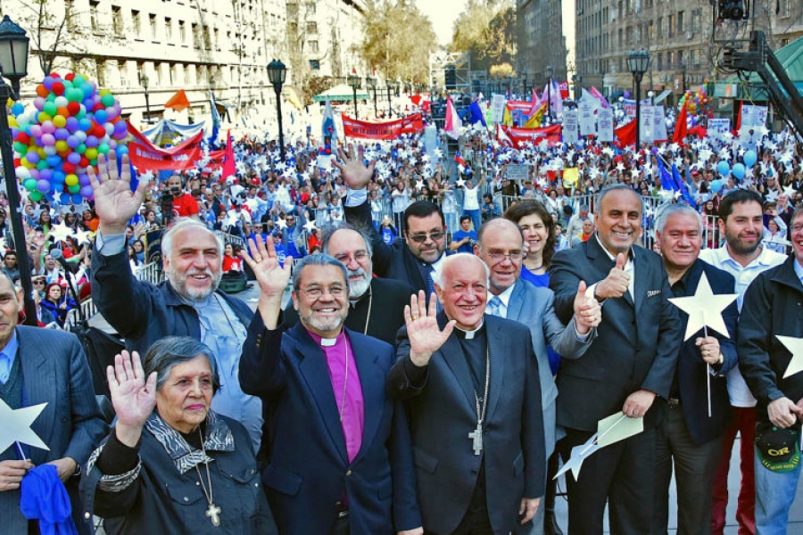 Chile: entregan al gobierno 600 mil firmas pidiendo «apoyo a la vida»