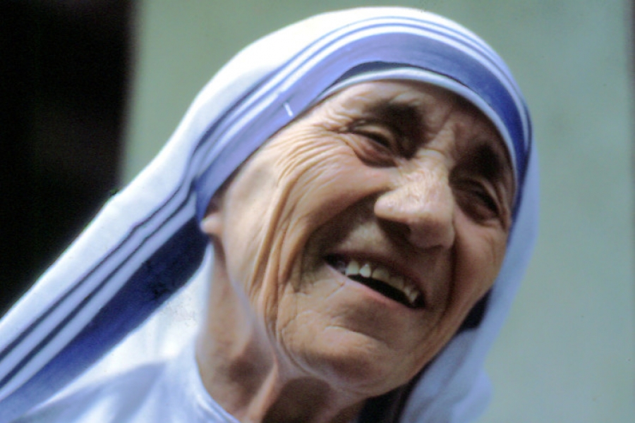 Francisco pide imitar el ejemplo de Madre Teresa para realizar una revolución de la ternura