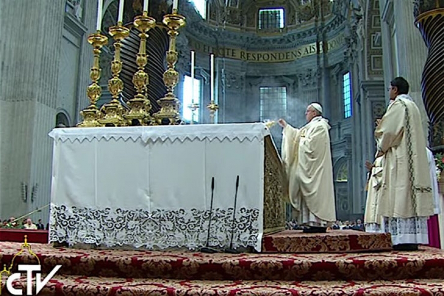 En el funeral del cardenal Agustoni el Papa reza la &#039;commendatio&#039; y la &#039;valedictio&#039;