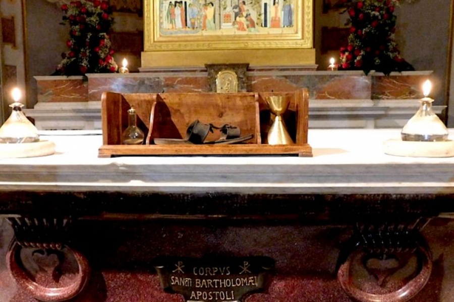 En un altar de San Bartolomé en la Isla Tiberina figuran los mártires latinoamericanos