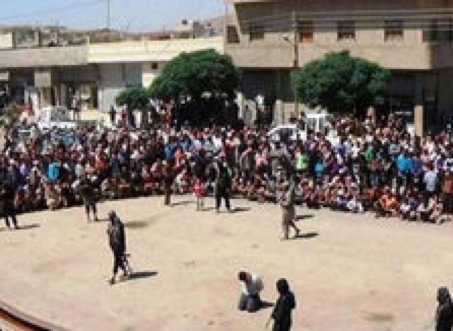 Estado Islámico quema una iglesia católica y secuestra 90 cristianos en Siria