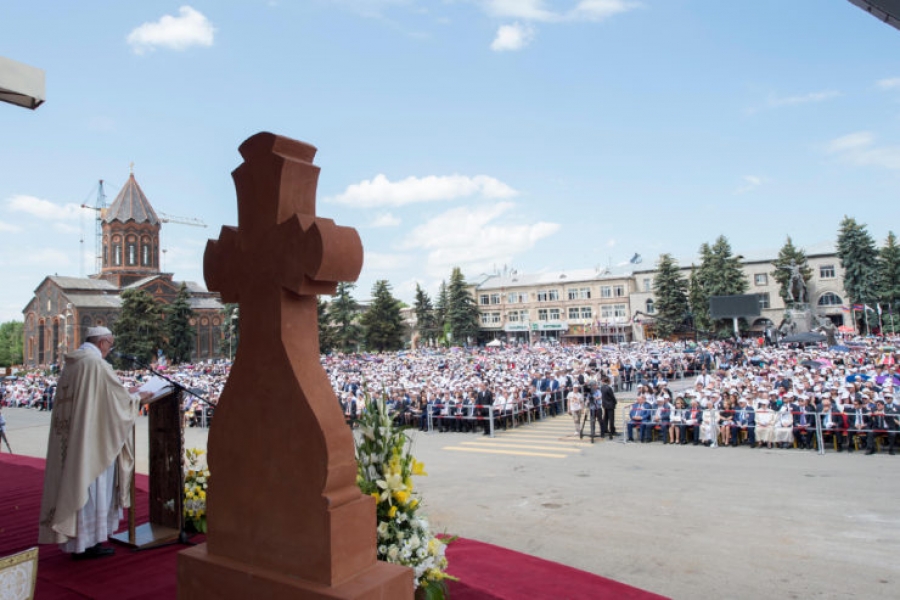 El Santo Padre en la misa de Gyumri: &#039;Memoria, fe y amor misericordioso&#039; bases de vida cristiana