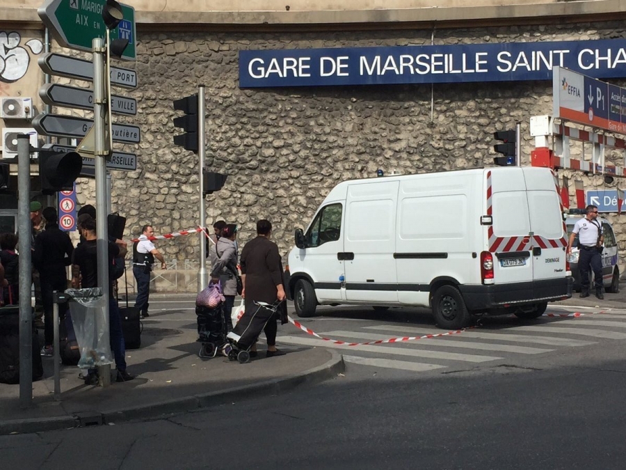 Terrorista del Estado Islámico mata 2 mujeres en Francia: obispos ofrecen oraciones